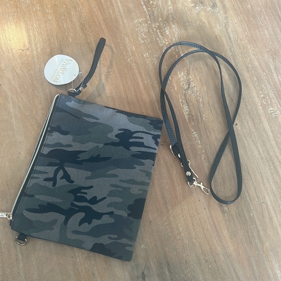 Camo Print Versatile‎ crossbody bag or wristlet NWT - Picture 3 of 7